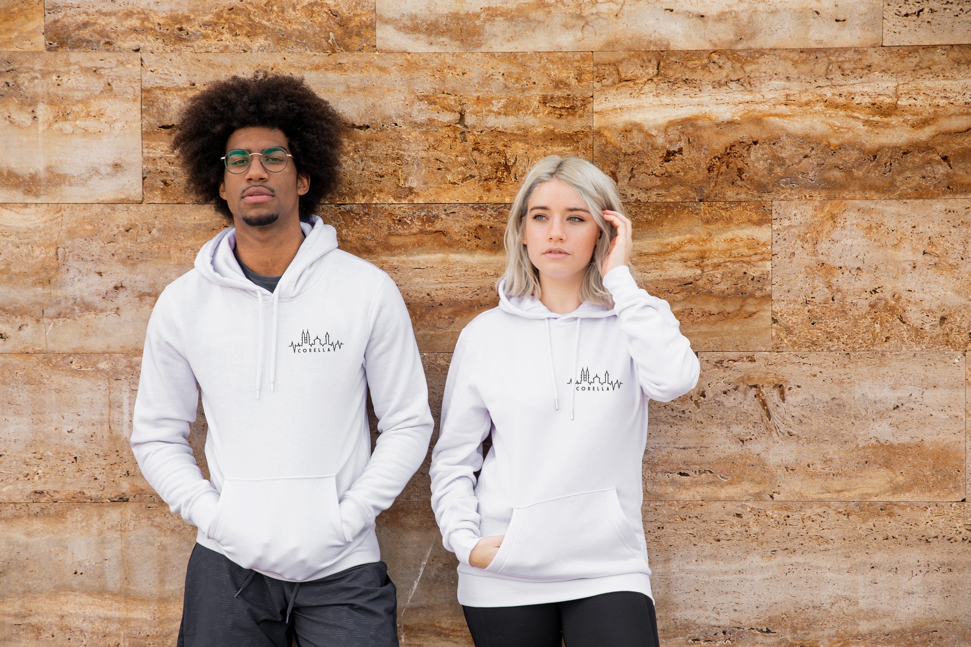 Sudadera Unisex con capucha Corella Skyline Gráfica Brocos