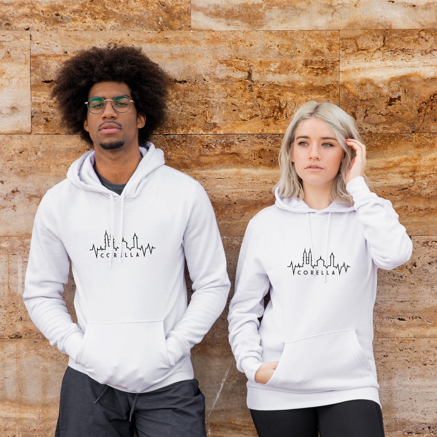 Sudadera Unisex con capucha Corella Skyline Gráfica Brocos